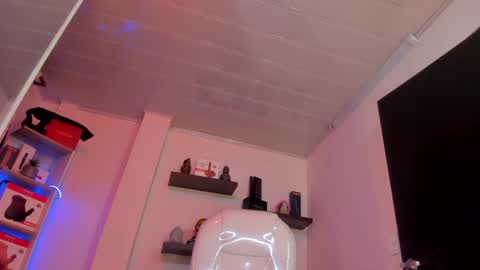 Snapshot of catalina_naughtyy chatting on 03-02-25, 10:59 Catalina online show from 03-02-25, 10:59
