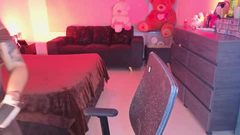 Catalina online show from 04-20-26, 03:53