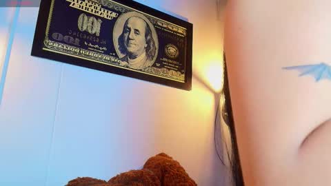 Catalina online show from 03-18-26, 05:27