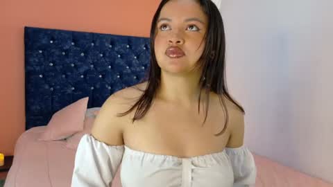 Snapshot of catalinaa_01 chatting on 06-18-26, 11:14 Catalina online show from 06-18-26, 11:14