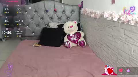 Snapshot of catalinahenao chatting on 07-17-26, 08:21 cata online show from 07-17-26, 08:21