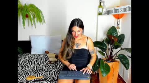 Snapshot of catalinalince chatting on 12-19-24, 11:25 Cataina Lince online show from 12-19-24, 11:25