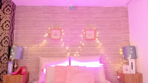 CatalinnaThompson online show from 01-28-25, 11:49