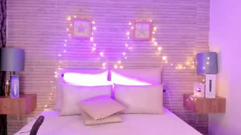 CatalinnaThompson online show from 01-29-25, 06:07