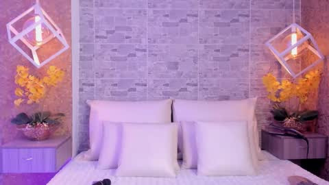 CatalinnaThompson online show from 11-19-25, 12:05