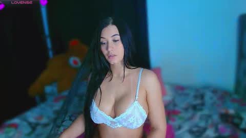 Snapshot of caterina_baker chatting on 11-20-25, 06:24 Cat online show from 11-20-25, 06:24