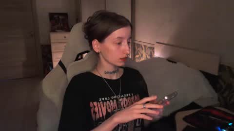 Snapshot of cath_dysphoria_ chatting on 07-12-26, 01:24 CATH online show from 07-12-26, 01:24