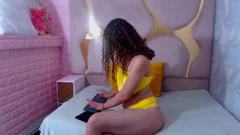 Snapshot of cathaleyahh chatting on 01-01-25, 04:18 cathaleyahh online show from 01-01-25, 04:18