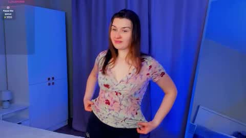 Snapshot of catharinehaeckel chatting on 03-09-26, 06:56 Katrin online show from 03-09-26, 06:56