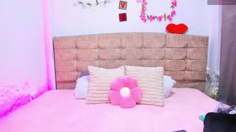 catherine_and_tara online show from 06-25-26, 04:45