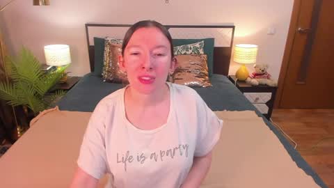 Catrin online show from 04-18-26, 04:49