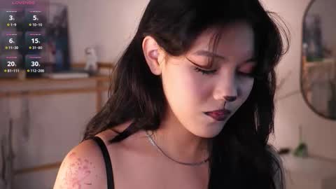 Lee online show from 10-31-25, 05:25