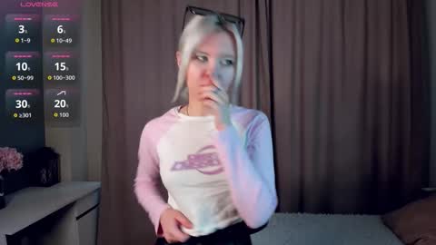 Mia online show from 03-09-26, 11:03