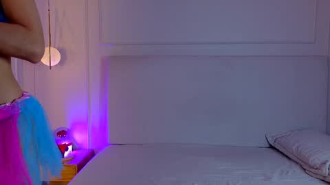 Snapshot of cathmellow_ chatting on 10-17-25, 07:49 CATH online show from 10-17-25, 07:49