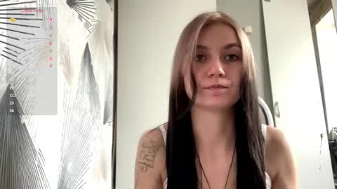 Snapshot of catinagaznes chatting on 10-11-25, 09:41 Lola online show from 10-11-25, 09:41