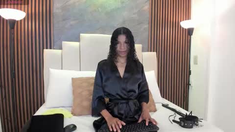 Snapshot of catiusca_reyes_03 chatting on 11-25-25, 01:55 catiusca_reyes_03 online show from 11-25-25, 01:55