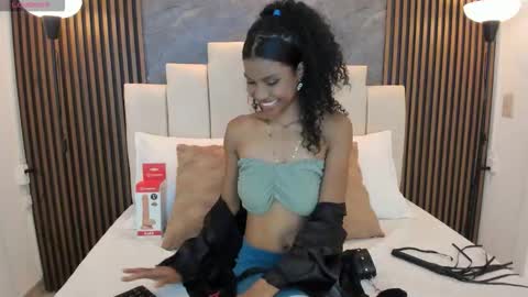 Snapshot of catiusca_reyes_03 chatting on 12-02-25, 01:28 catiusca_reyes_03 online show from 12-02-25, 01:28