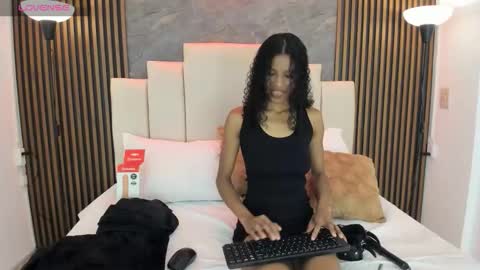 Snapshot of catiusca_reyes_03 chatting on 12-04-25, 02:48 catiusca_reyes_03 online show from 12-04-25, 02:48