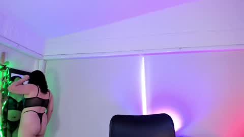 Snapshot of catleya_noire chatting on 09-20-25, 08:21 Catleya online show from 09-20-25, 08:21