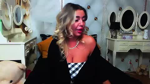 Snapshot of catpussy4 chatting on 10-07-25, 06:38 lauren online show from 10-07-25, 06:38