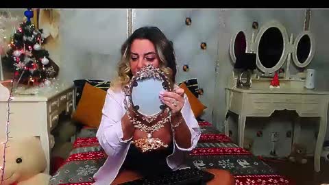 Snapshot of catpussy4 chatting on 12-15-25, 06:28 lauren online show from 12-15-25, 06:28