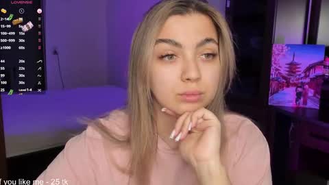 Snapshot of catrinaeuphorina chatting on 03-09-25, 03:38 Catrina or just Cat online show from 03-09-25, 03:38