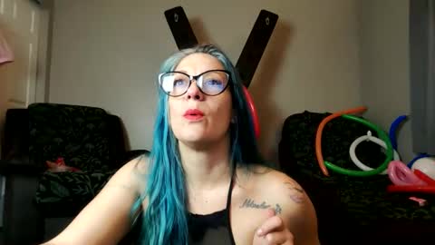 Snapshot of catskinks chatting on 12-18-25, 07:58 CatsKinks online show from 12-18-25, 07:58