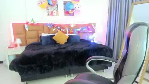 catti_brie_ online show from 07-08-26, 11:37
