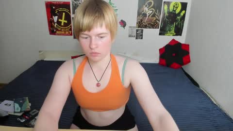 Snapshot of cattie_w_ chatting on 04-24-26, 01:41 cattie_w_ online show from 04-24-26, 01:41