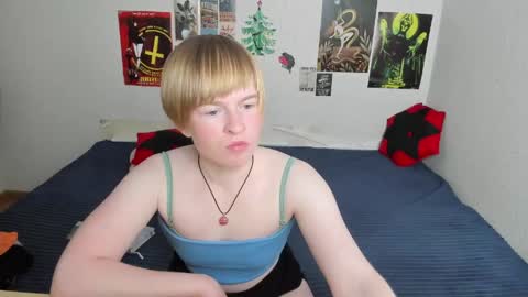 Snapshot of cattie_w_ chatting on 04-28-26, 01:26 cattie_w_ online show from 04-28-26, 01:26
