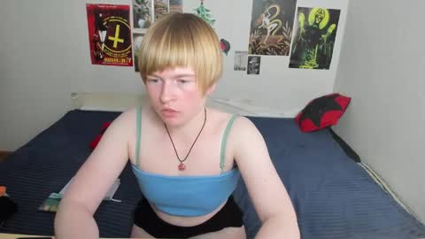 Snapshot of cattie_w_ chatting on 04-28-26, 02:27 cattie_w_ online show from 04-28-26, 02:27