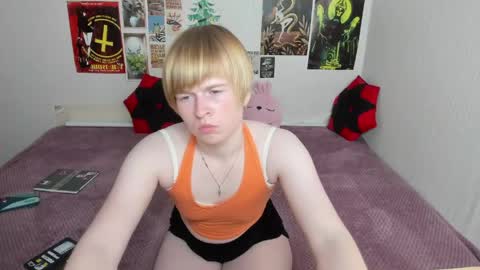 Snapshot of cattie_w_ chatting on 05-20-26, 01:12 cattie_w_ online show from 05-20-26, 01:12