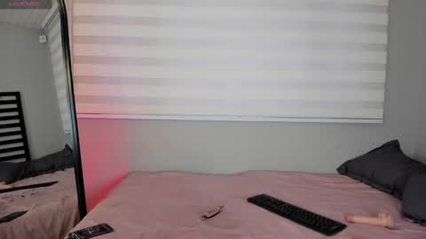 Snapshot of caty_loves chatting on 09-19-25, 09:15 Caty online show from 09-19-25, 09:15