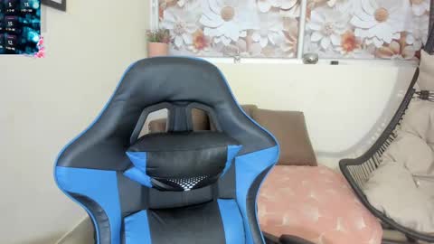 Snapshot of caty_sex4u chatting on 03-08-25, 11:48 caty online show from 03-08-25, 11:48