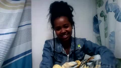 Snapshot of cclanioo chatting on 05-12-26, 06:05 cclanioo online show from 05-12-26, 06:05