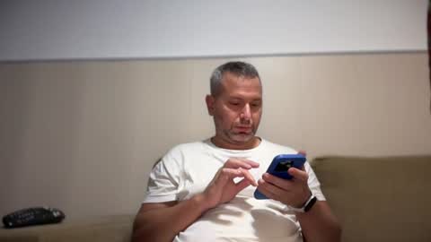 Snapshot of ccmhp1 chatting on 06-12-26, 01:59 Tomys online show from 06-12-26, 01:59