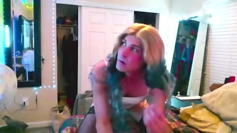 Allie North online show from 10-05-25, 08:23