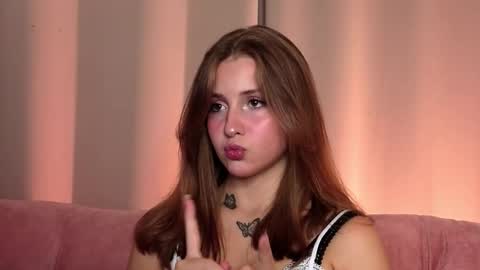 Snapshot of ceceliapidcock chatting on 09-24-25, 07:17 Lina online show from 09-24-25, 07:17