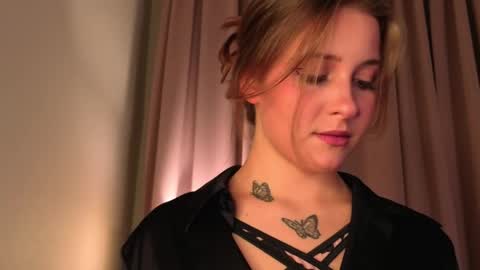 Snapshot of ceceliapidcock chatting on 11-29-25, 07:06 Lina online show from 11-29-25, 07:06