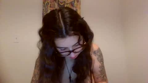 Snapshot of ceceluv27 chatting on 11-23-25, 01:05 ceceluv27 online show from 11-23-25, 01:05