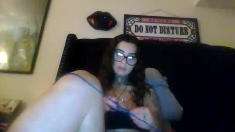 Snapshot of ceceluv27 chatting on 11-25-25, 01:38 ceceluv27 online show from 11-25-25, 01:38