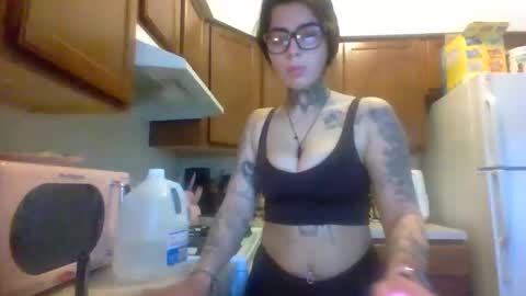 Snapshot of ceceluv27 chatting on 11-25-25, 06:41 ceceluv27 online show from 11-25-25, 06:41