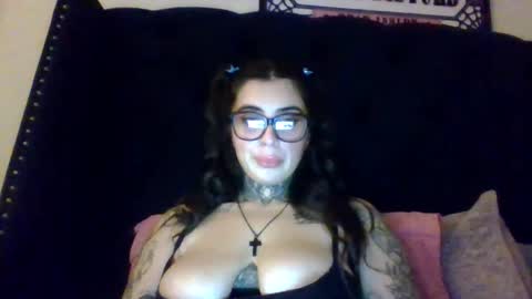Snapshot of ceceluv27 chatting on 11-28-25, 02:47 ceceluv27 online show from 11-28-25, 02:47