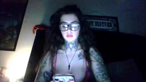 Snapshot of ceceluv27 chatting on 12-19-25, 03:02 ceceluv27 online show from 12-19-25, 03:02