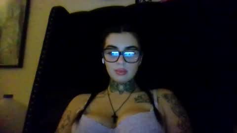 Snapshot of ceceluv27 chatting on 12-20-25, 02:40 ceceluv27 online show from 12-20-25, 02:40