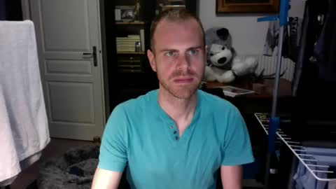 Snapshot of ced_382 chatting on 10-27-25, 02:32 ced_382 online show from 10-27-25, 02:32