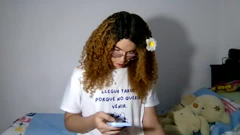 Snapshot of celessteseductora chatting on 08-04-26, 06:32 celessteseductora online show from 08-04-26, 06:32