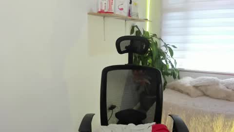 celeste_bonnet1 online show from 09-25-25, 07:39