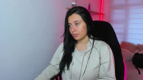 celeste_bonnet1 online show from 11-28-25, 12:19