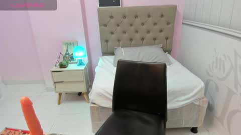 Snapshot of celeste_cortes chatting on 12-19-24, 09:17 Celeste online show from 12-19-24, 09:17